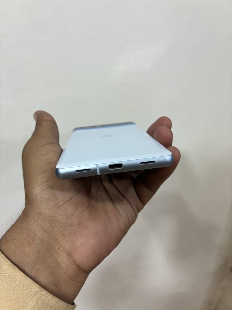Google pixel 7a 4