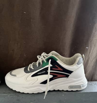 White chunky sneakers size 44 or 9