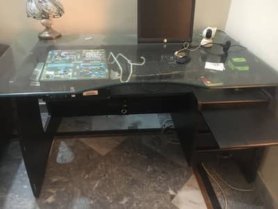 TABLE FOR SLAE 59.5 inches 8/10condition ‼‼‼