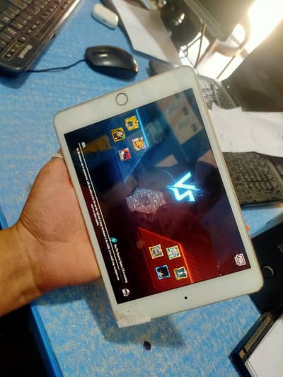I pad mini 5 . . excellent battery timing  best for gaming