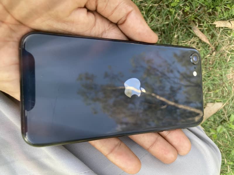 iPhone SE 3rd generation 1