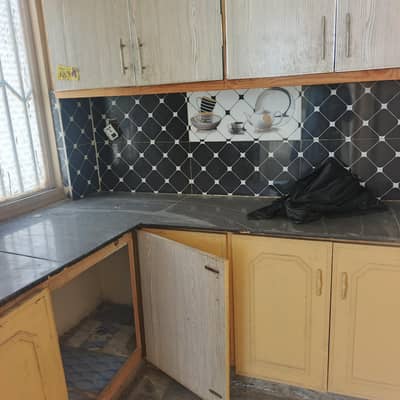 Saprit upper poction available for rent in mumdy colony near range road Rwp