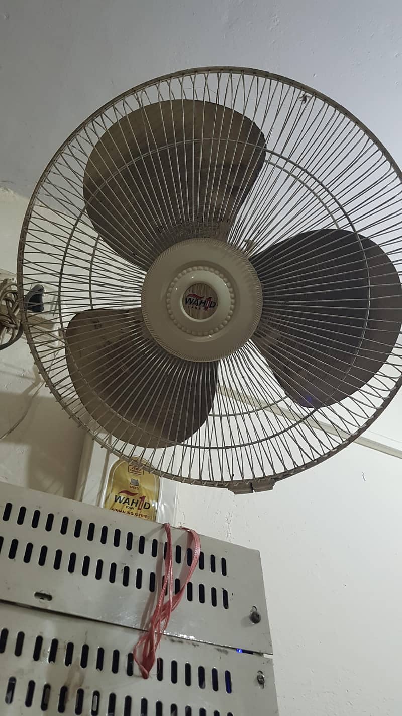 bracket fan 0