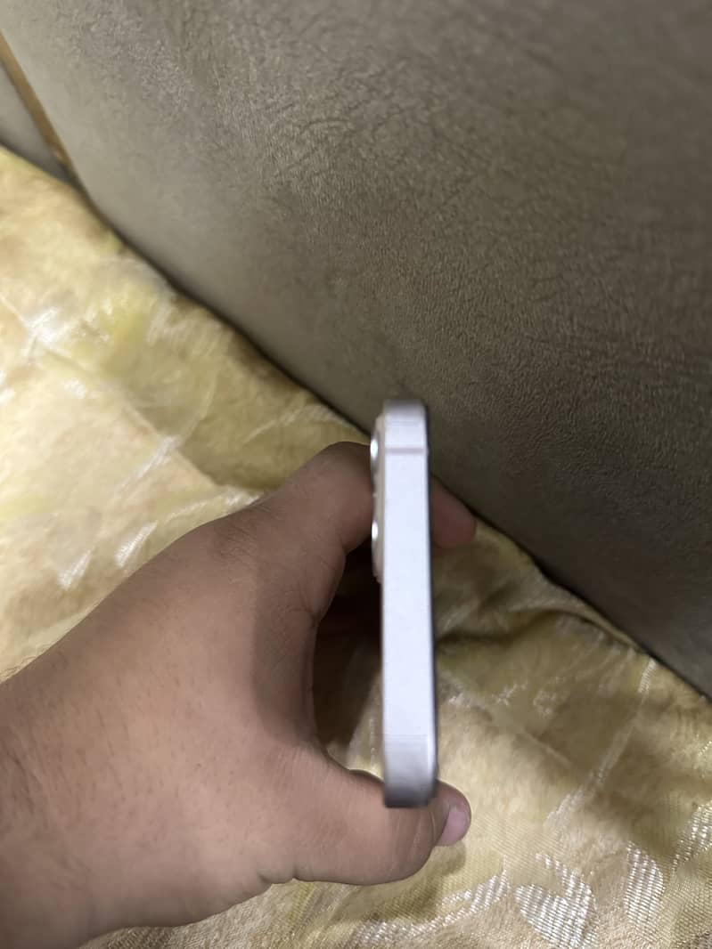 iPhone 13 2