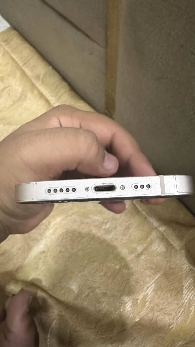 iPhone 13 4