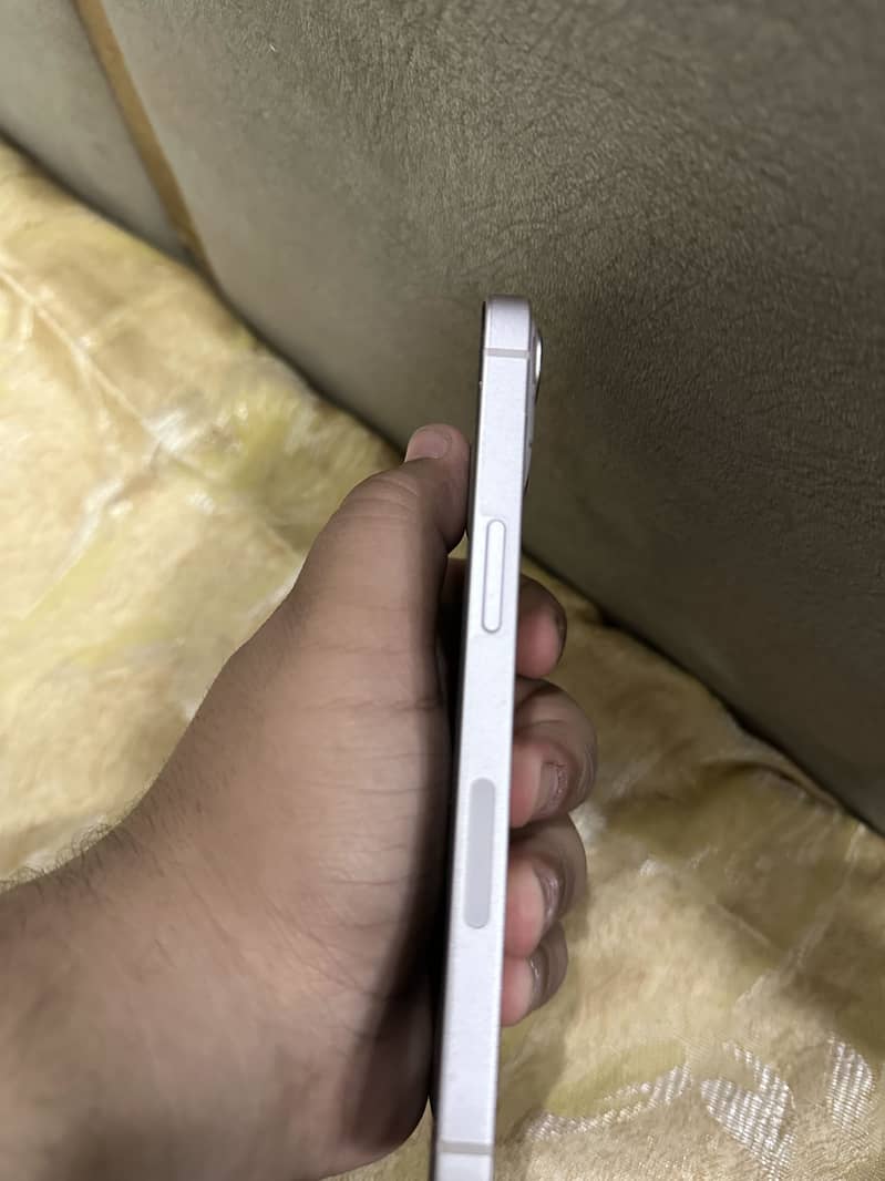 iPhone 13 7