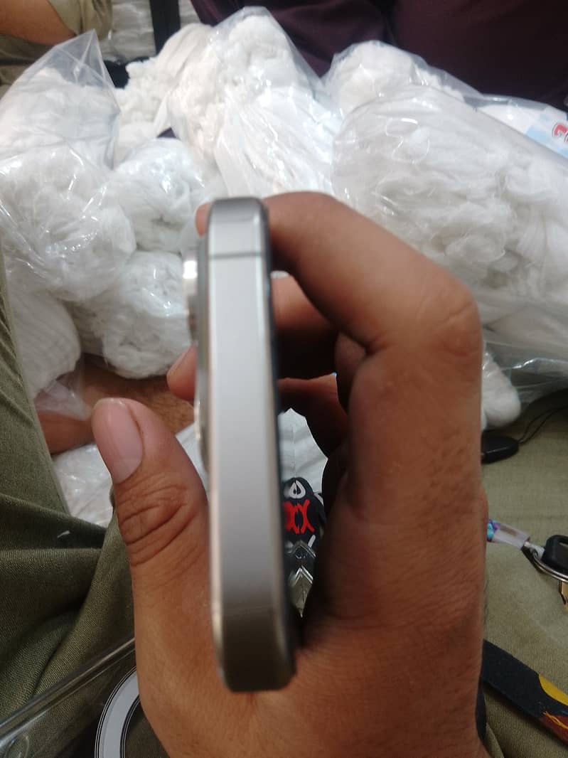 iphone 15 pro 4
