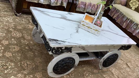 Wooden modern Table+ Fish Aquarium in Best condition For sale