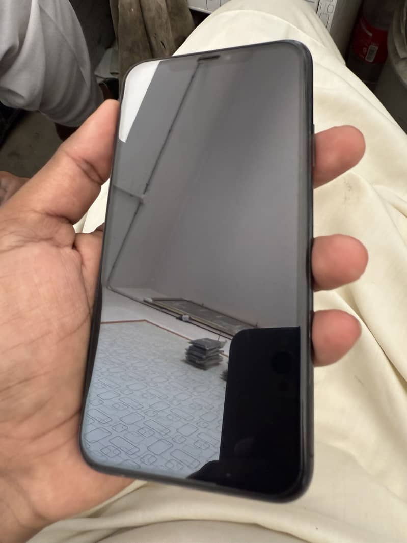 Iphone 11 pro max 4