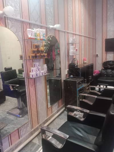 Beauty parlour for sale Running business