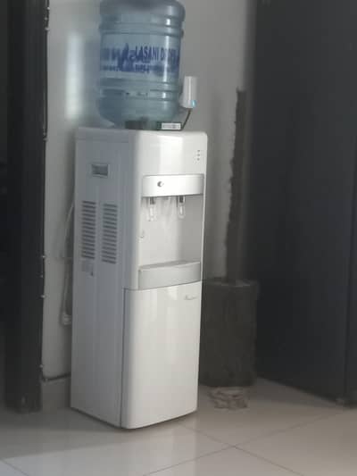 GREE DISPENSER WITH FRIDGE