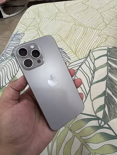 Apple iPhone 15 Pro Max 1