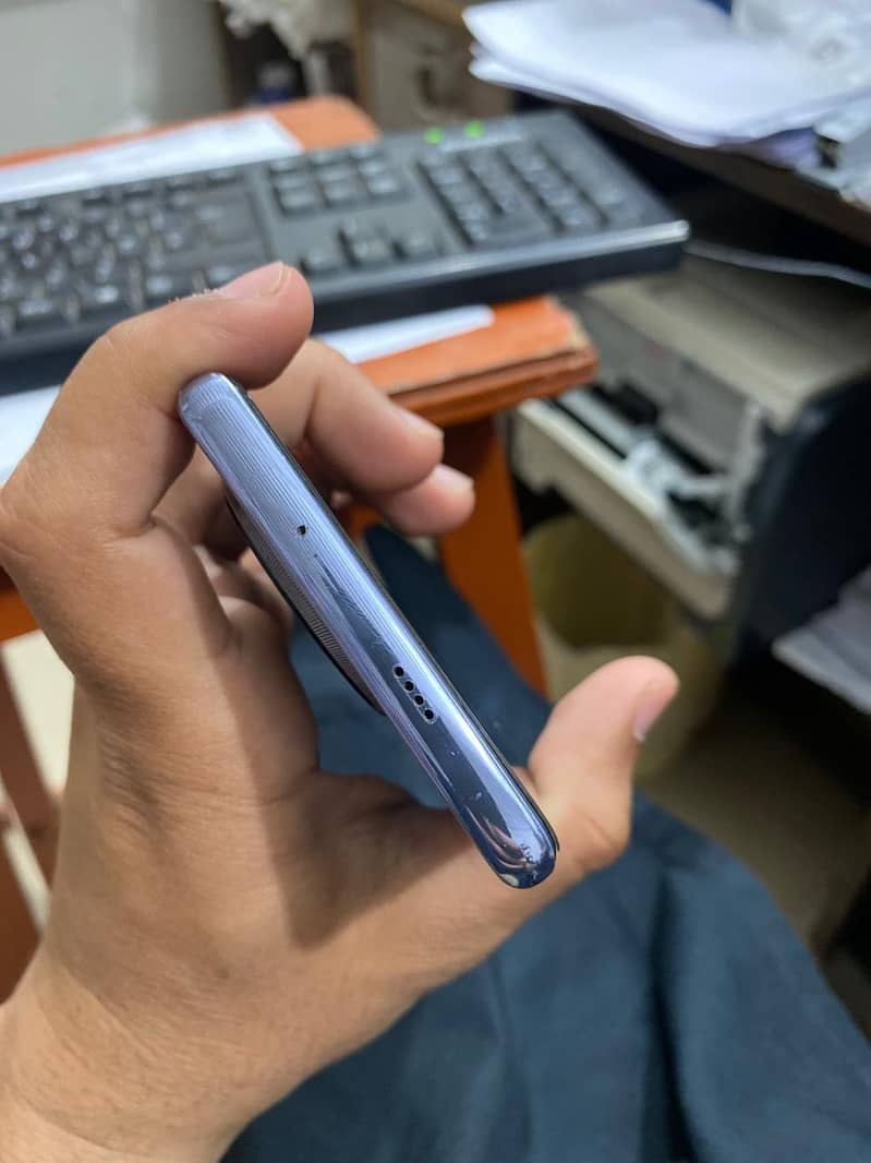 Tecno Camon 30s 3