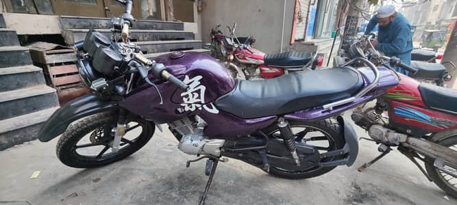 YBR 125G, Yamaha YBR 125 G 2015 Model- Good average 38KM/L