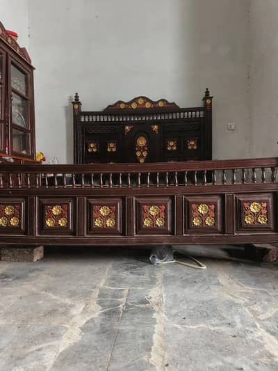 bed showcase Sai table or dressing for sale 120000