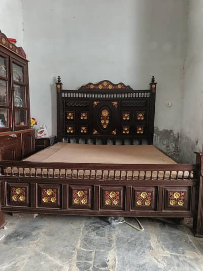 bed showcase Sai table or dressing for sale 120000