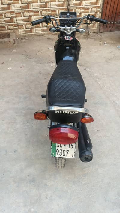 Honda 125 Lahore number 2016 model biometric on the spot
