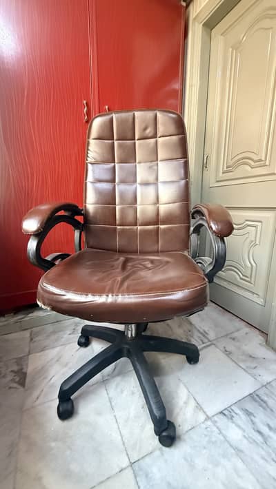 Premium Leather Bossy Chair