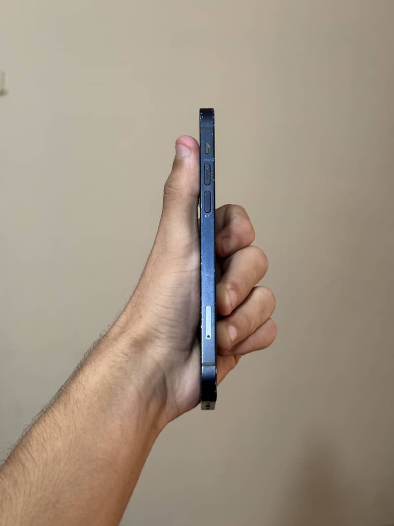 iPhone 12 4