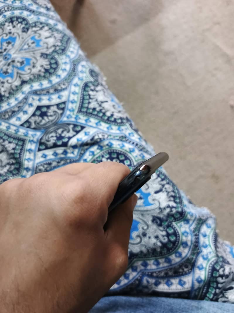 IPhone 11 pro max 4