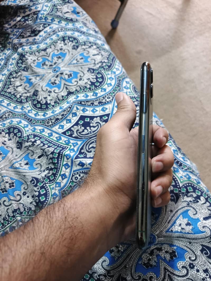 IPhone 11 pro max 8