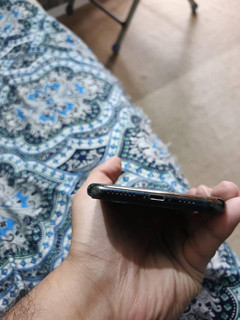 IPhone 11 pro max 9