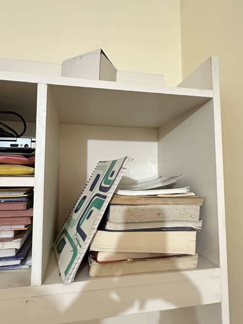 Premium quality study table. 1