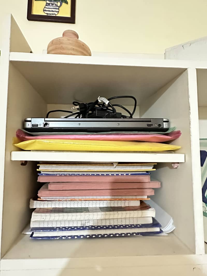 Premium quality study table. 3