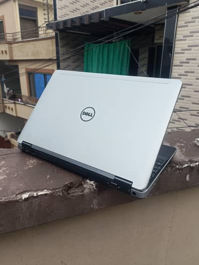 Dell core i7 gaming laptop 8gb ram 2gb AMD Radeon card 15.6 1080p led