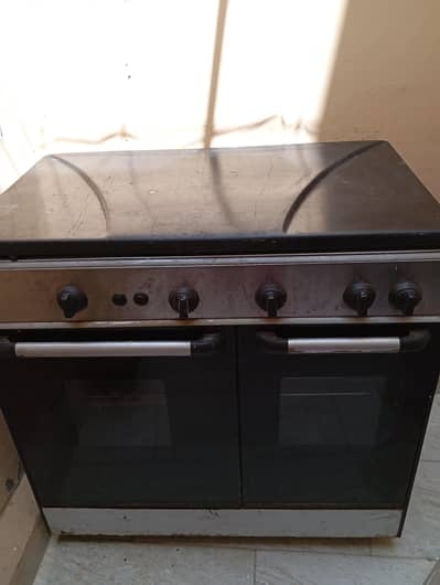 cooking range in perfect working condition like new