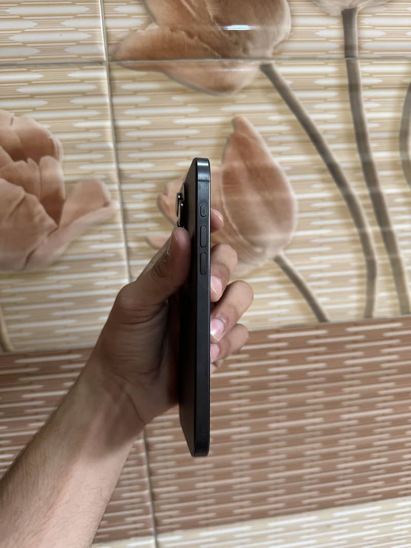 iPhone 15 pro max 3