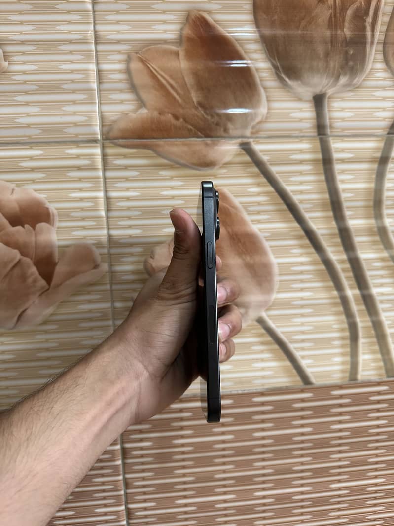 iPhone 15 pro max 4