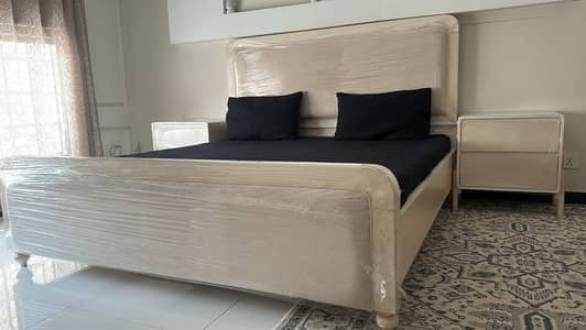 New designer bed set urgent sale