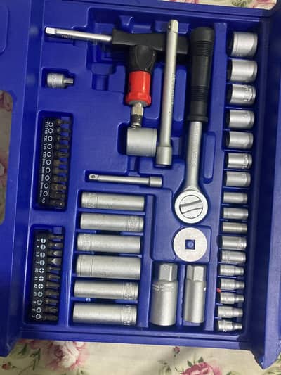 Hand tool box