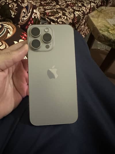 Iphone 15 pro max natural taitanim 256 gb