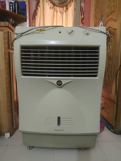 I am selling my super Asia air cooler blowe Almost mint condition