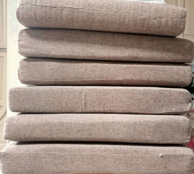 Cushions 0