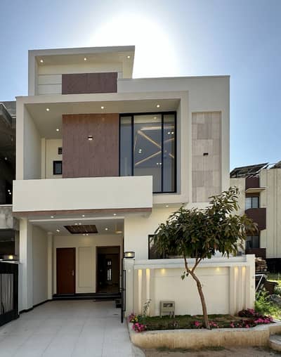 5 MARLA BRAND NEW STYLISH & SPECIOIUS HOUSE FOR SALE IN FMC, B-17 ISLAMABAD