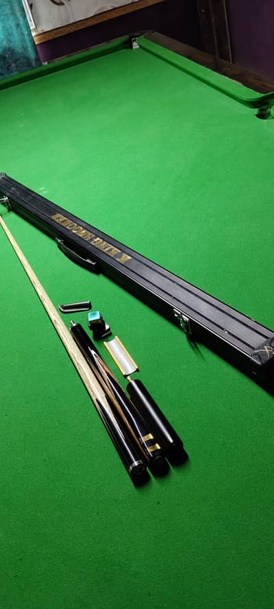 LP GOLDEN ELEPHANT CUE STICK URGENT SALE 10/10 CONDITION.