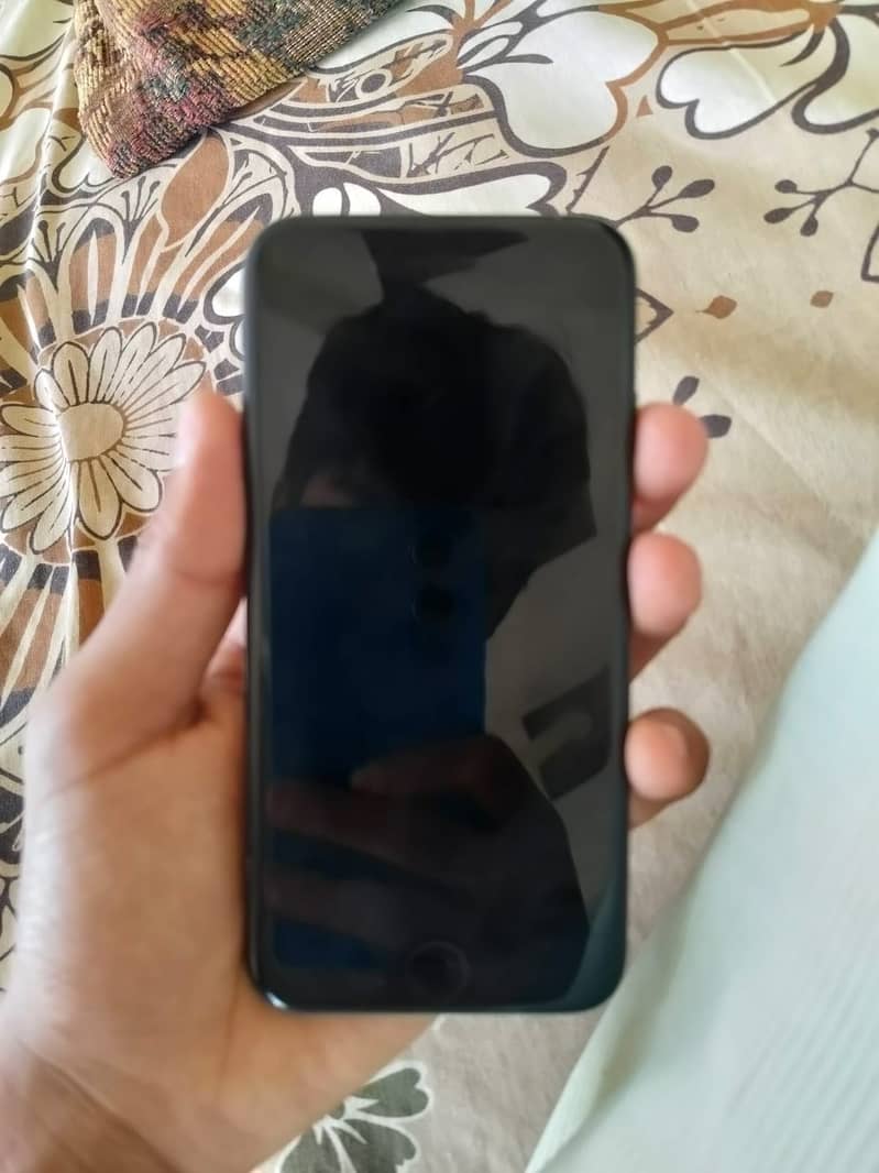 IPHONE se 3rd generation 7