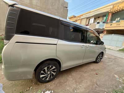 Toyota Voxy 2014