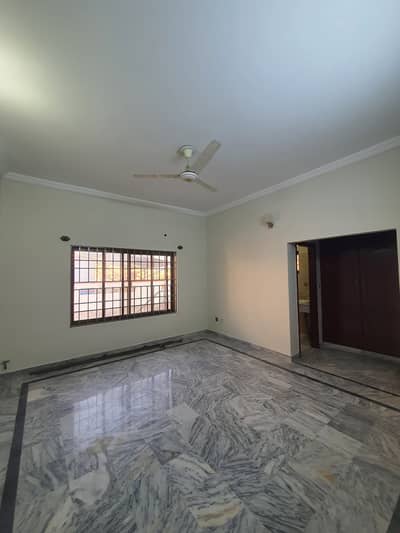Beautiful 1 Kanal Upper Portion For Rent In Npf A Block