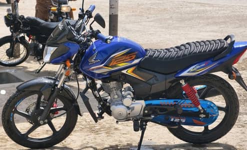 Honda CB125F 2025 for sell just 4000 km used demand 3.5lac