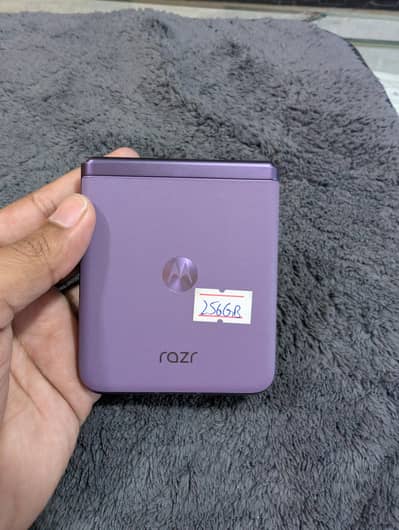 Motorola razer 40 Flip Phone