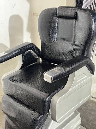 Salon chair