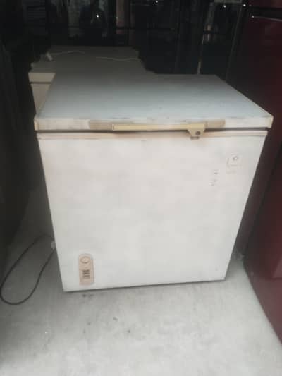 medium size freezer hy