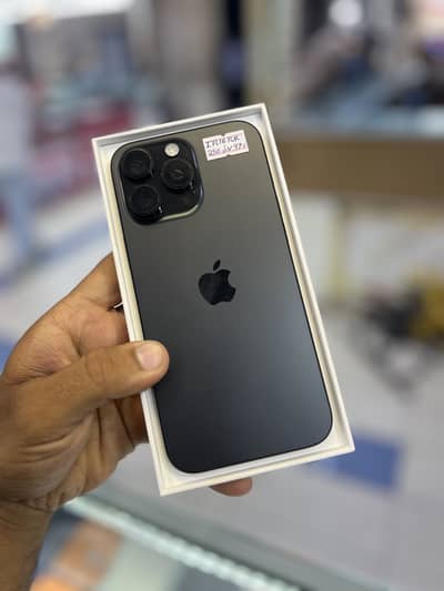 Iphone 16 pro Max Black Titanium available 256Gb box