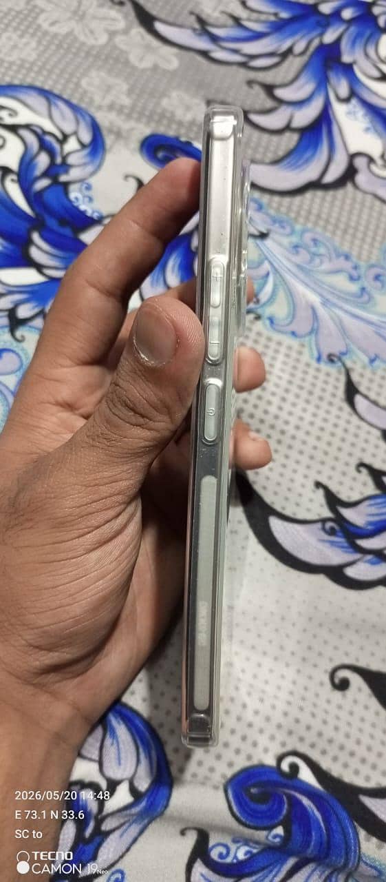 camon 30 8+256 3