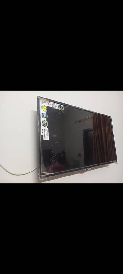 Akira 32" LED