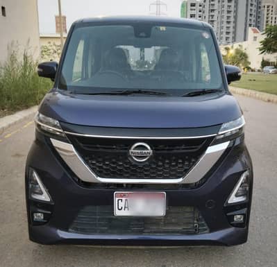 Nissan ROOXS Highy way Star S Hybrid Top of the line Japanese 660cc
